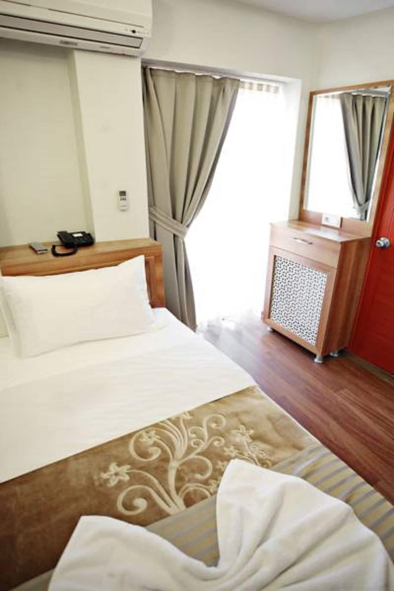 Taksim Palace Hotel Istambul Exterior foto